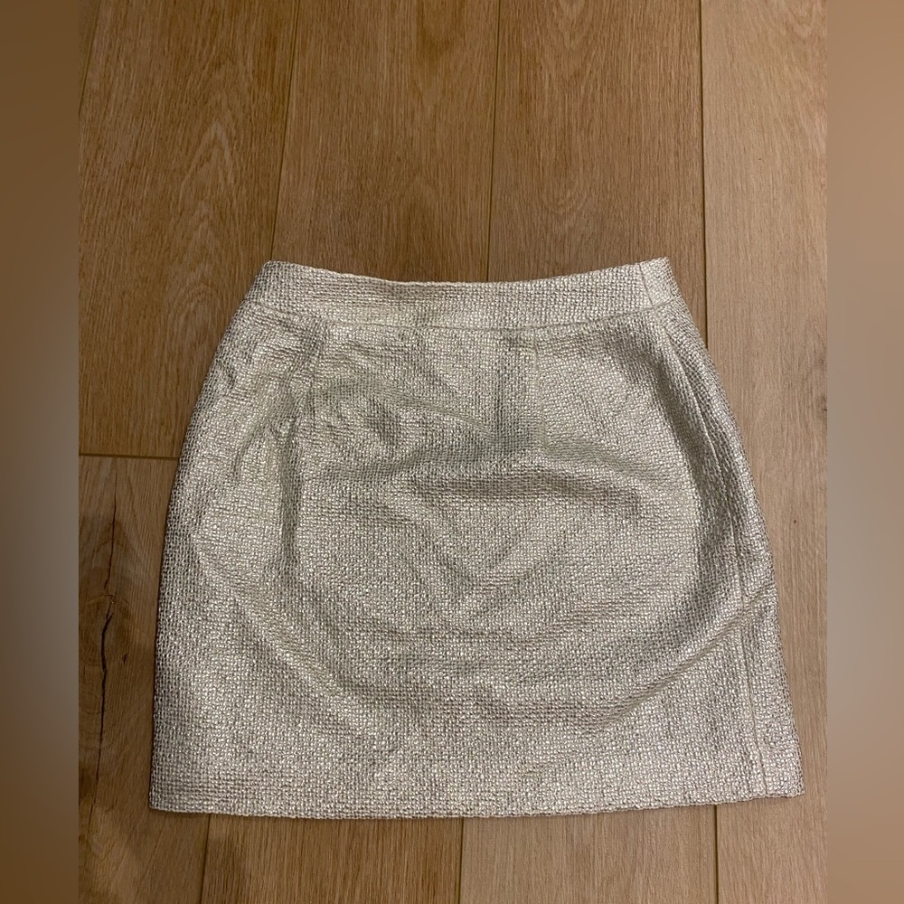 Banana Republic Gold Metallic mini skirt size 0, zips on side